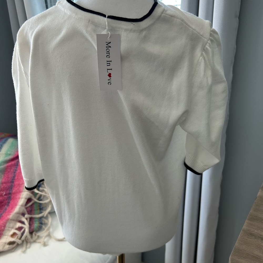 More in love . Short sleeved light sweater. Size large - Picture 6 of 8